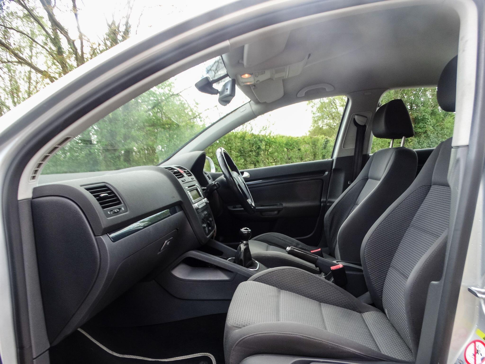 Volkswagen Golf view 3