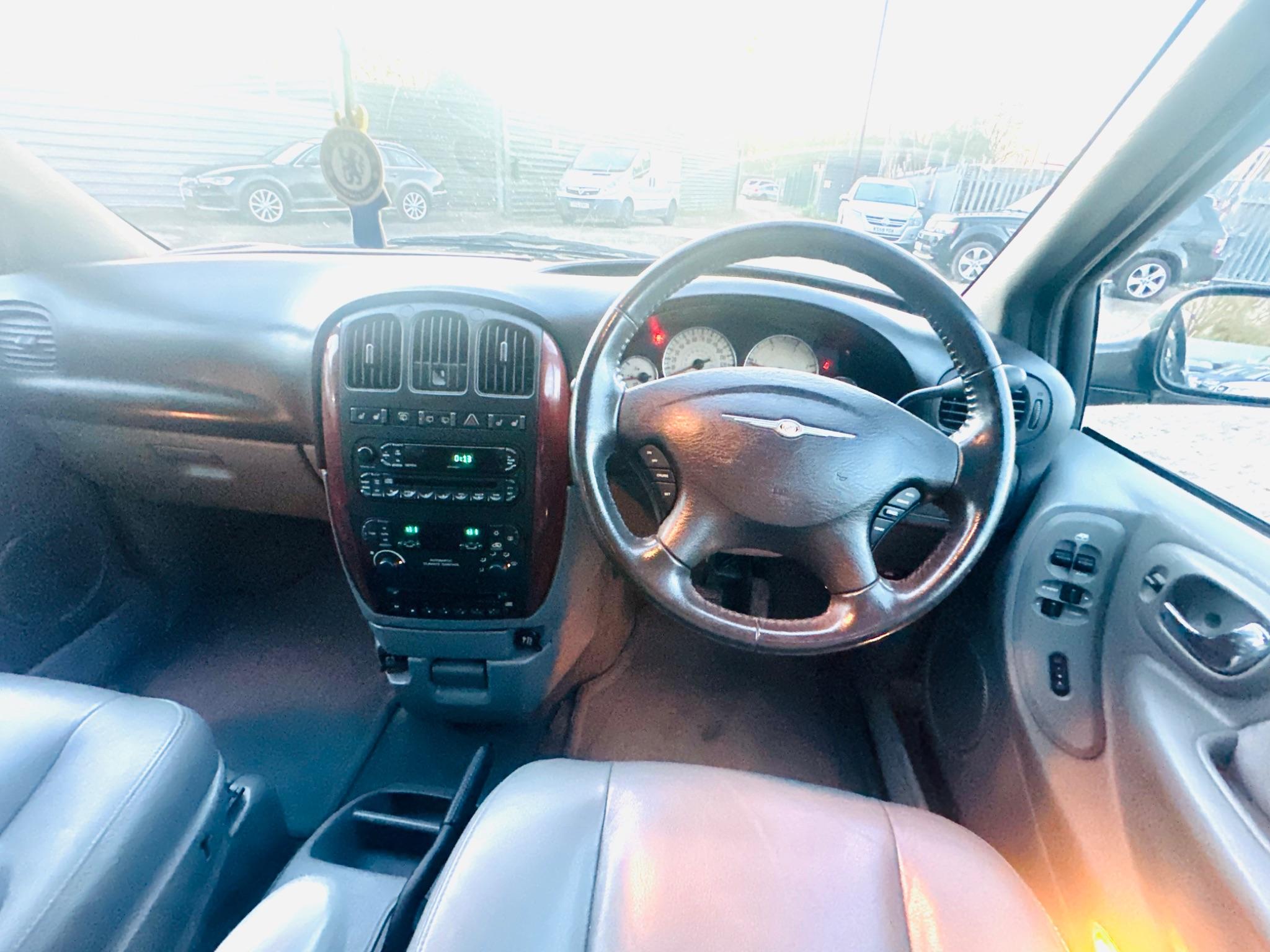 Chrysler Grand Voyager view 20
