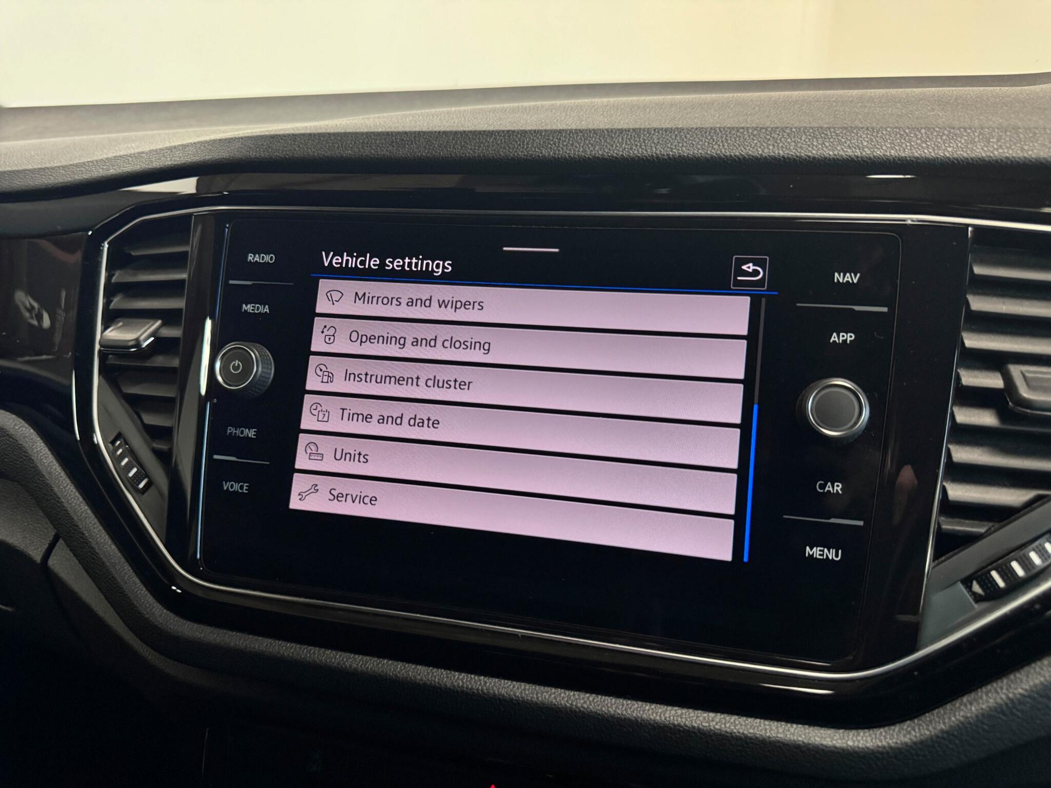 Volkswagen T-Roc view 51