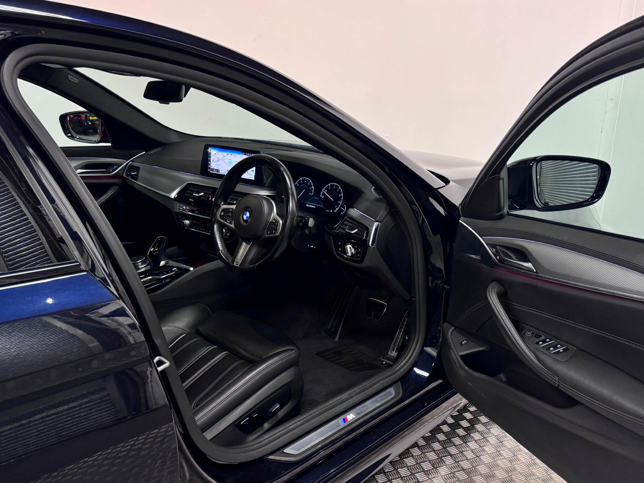 BMW 5 Series view 17