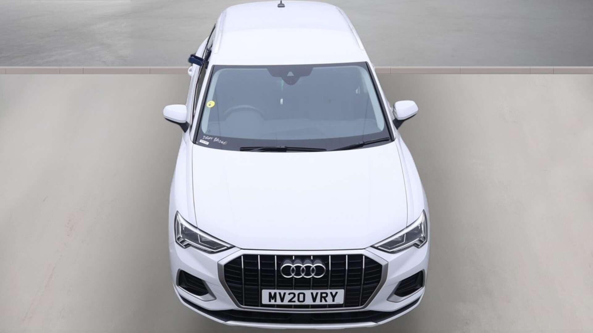 Audi Q3 view 8