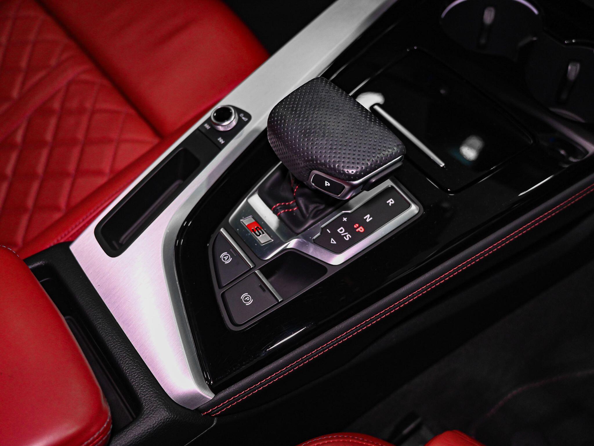 Audi S4 view 13