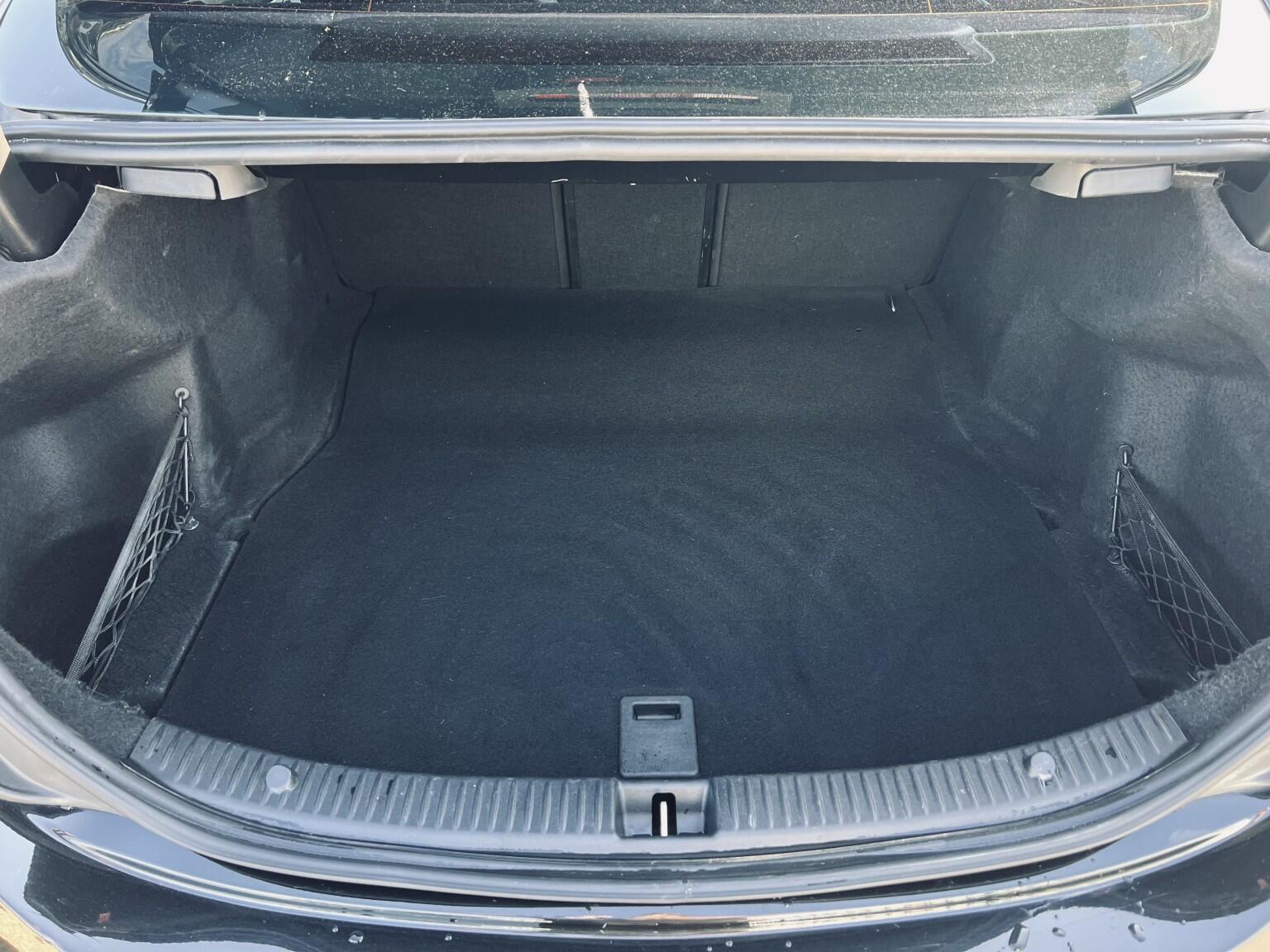 Mercedes-Benz C-Class view 33