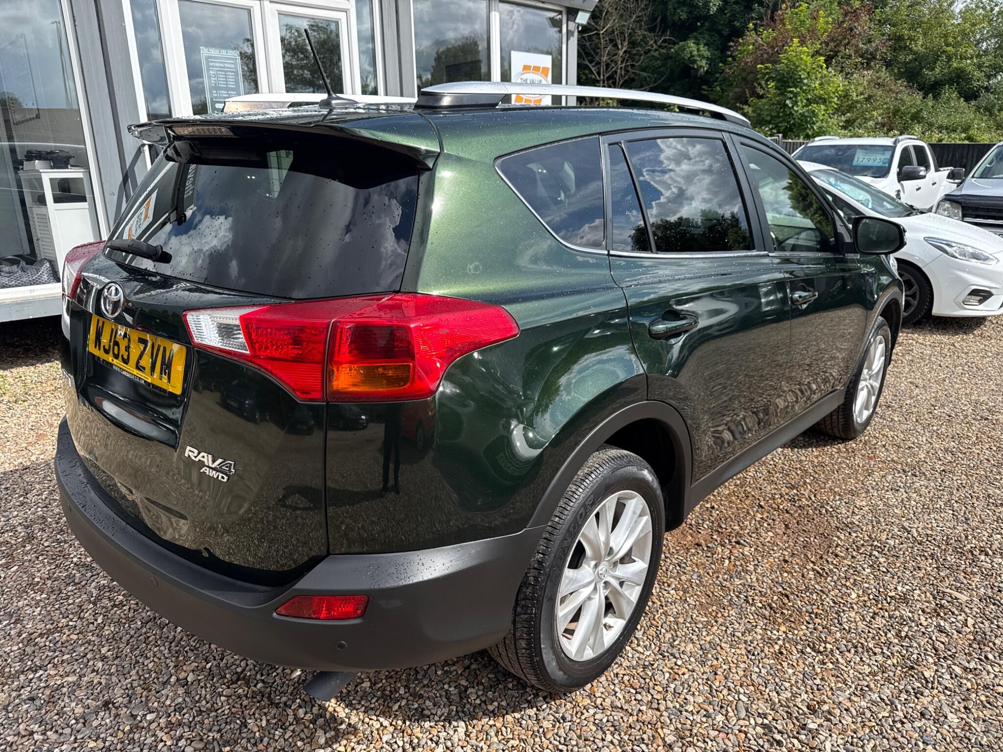 Toyota Rav4 view 3