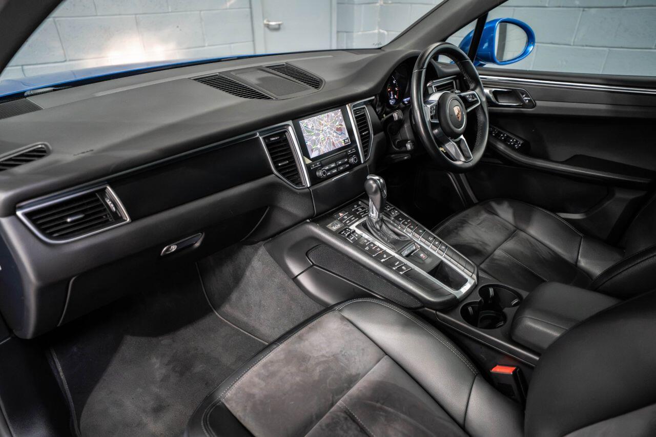 Porsche Macan view 15