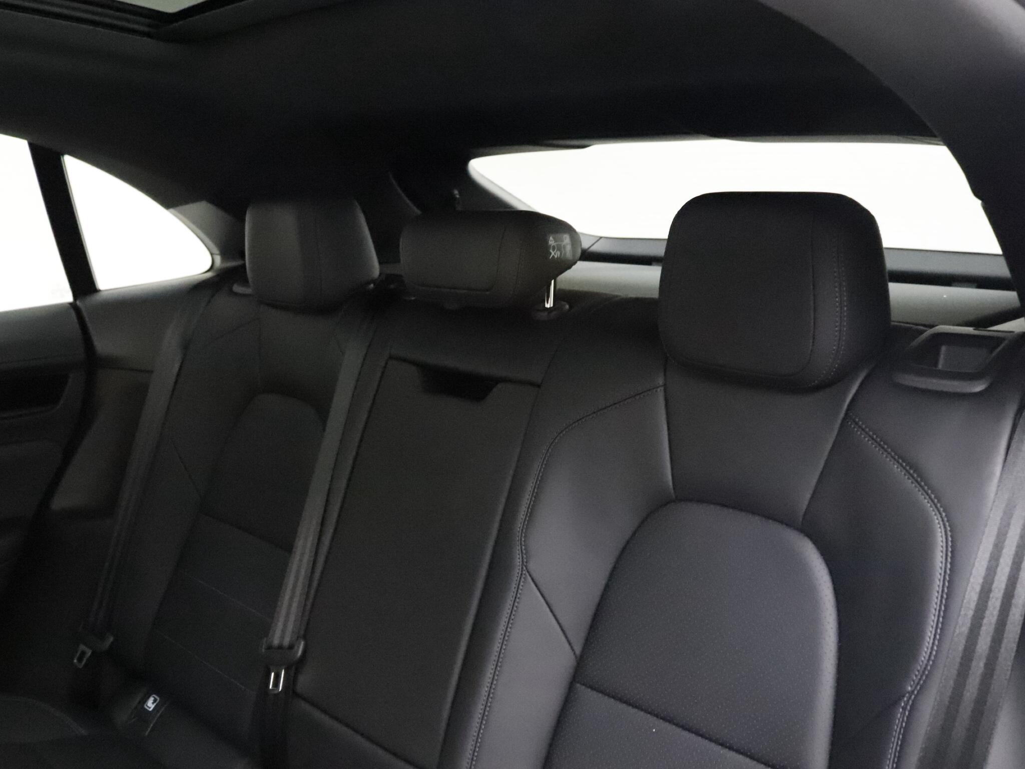 Porsche Macan view 31