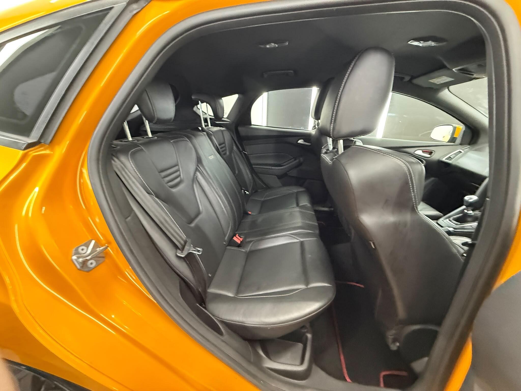 Ford Focus view 23