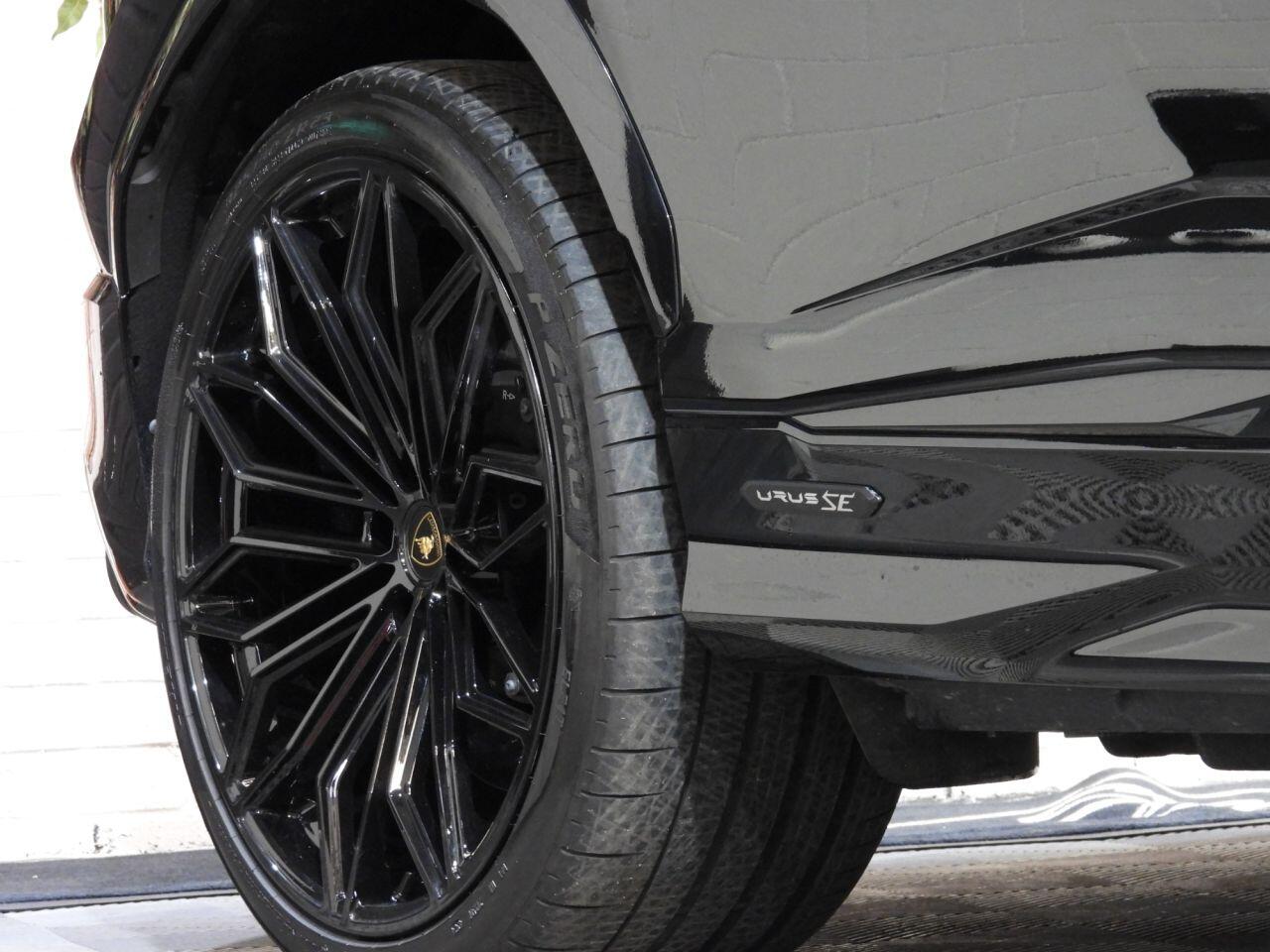Lamborghini Urus view 58
