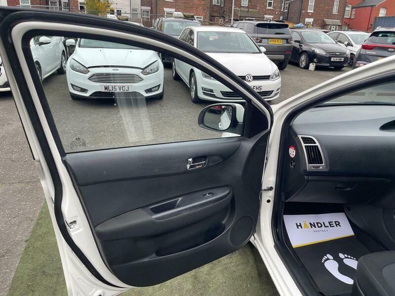 2012 Hyundai i20 image 22