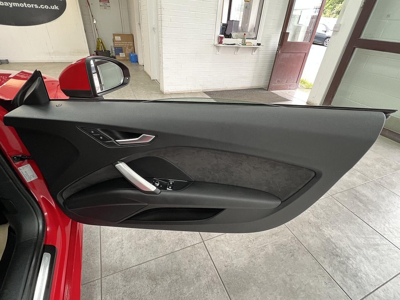 Audi TT view 11