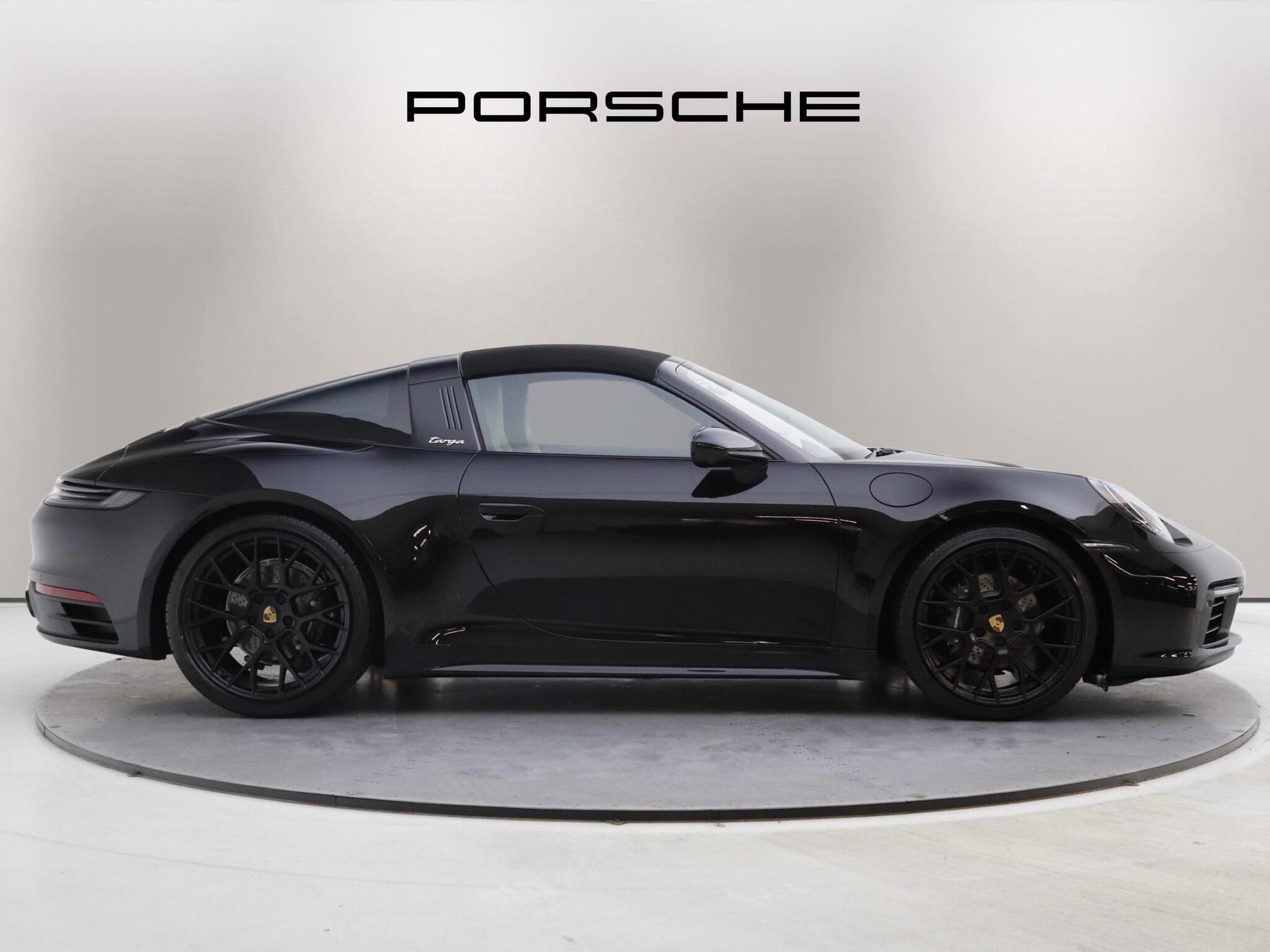 Porsche 911 view 3