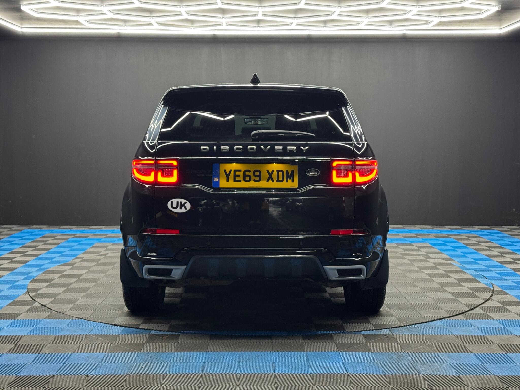 Land Rover Discovery Sport view 6