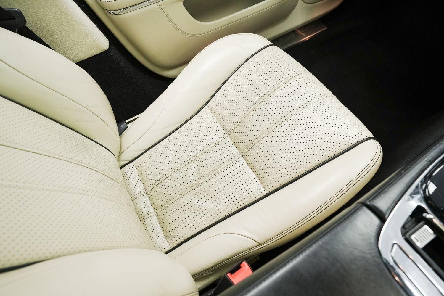 Jaguar XJ view 23