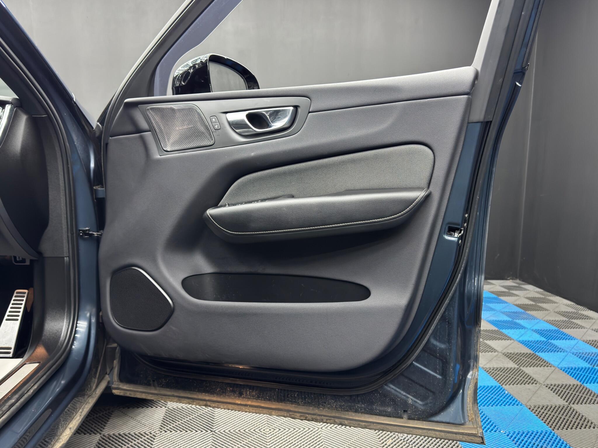 Volvo XC60 view 39