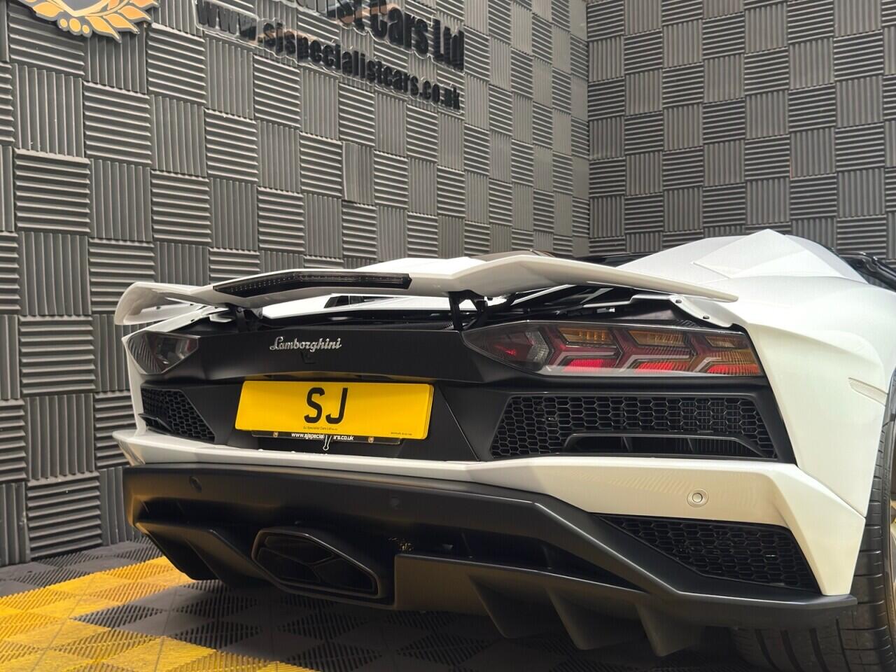 Lamborghini Aventador view 9