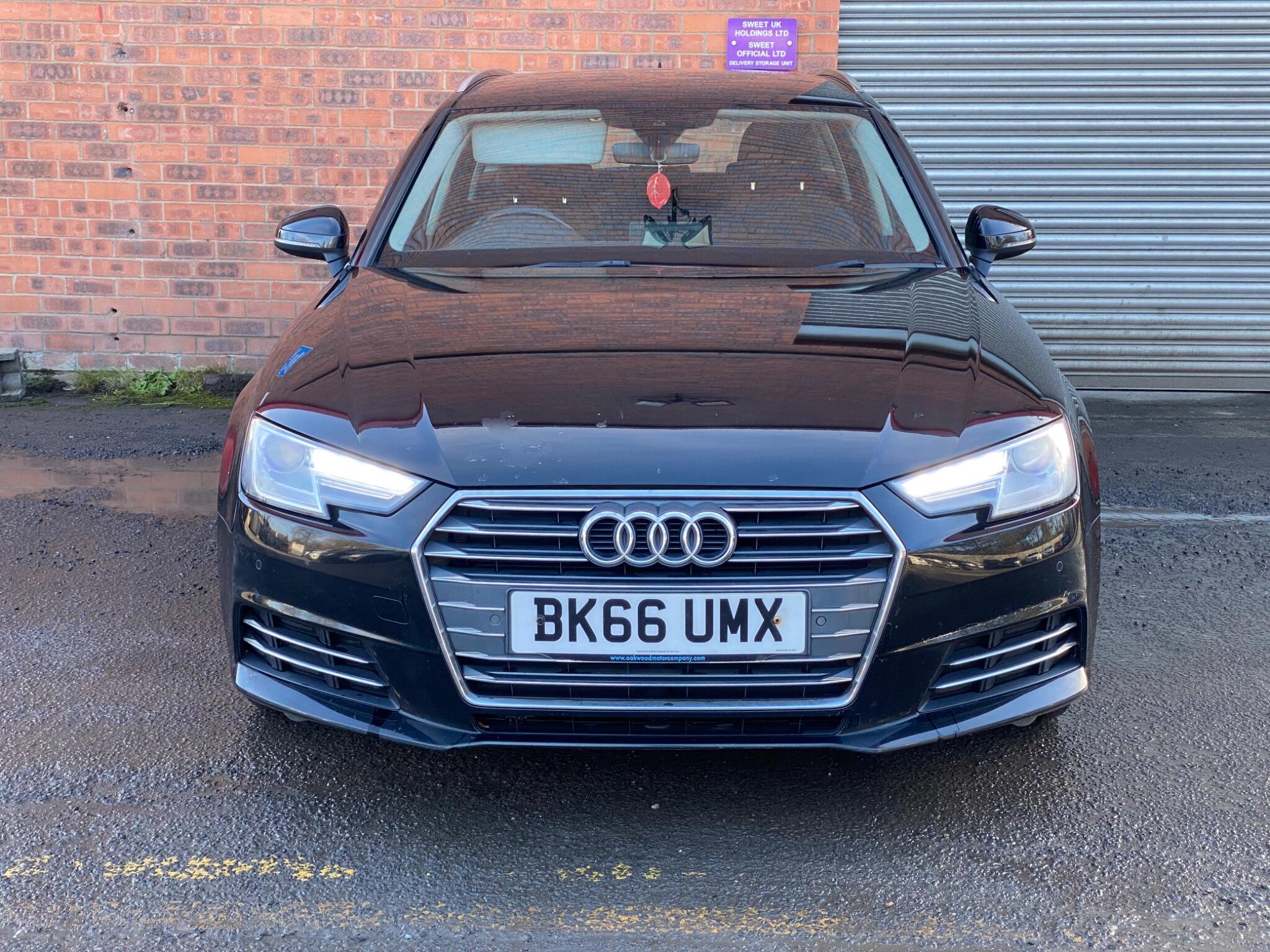 Audi A4 view 16