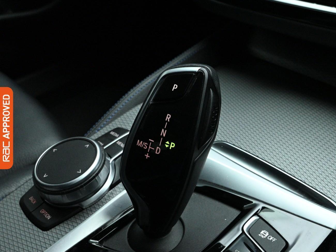 BMW 5 Series view 21