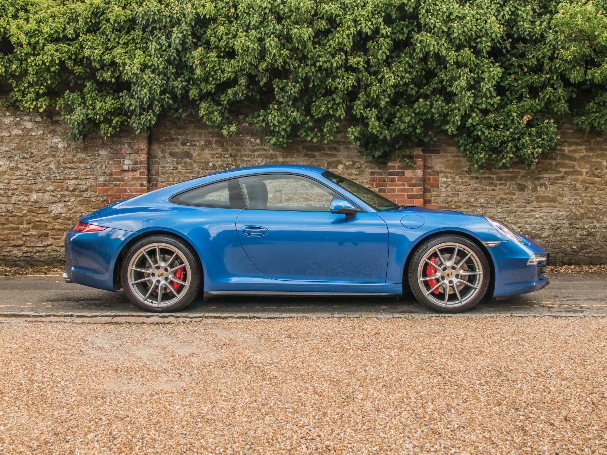 Porsche 911 view 14