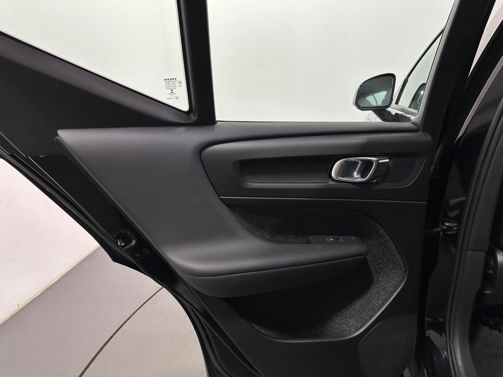 Volvo XC40 view 37