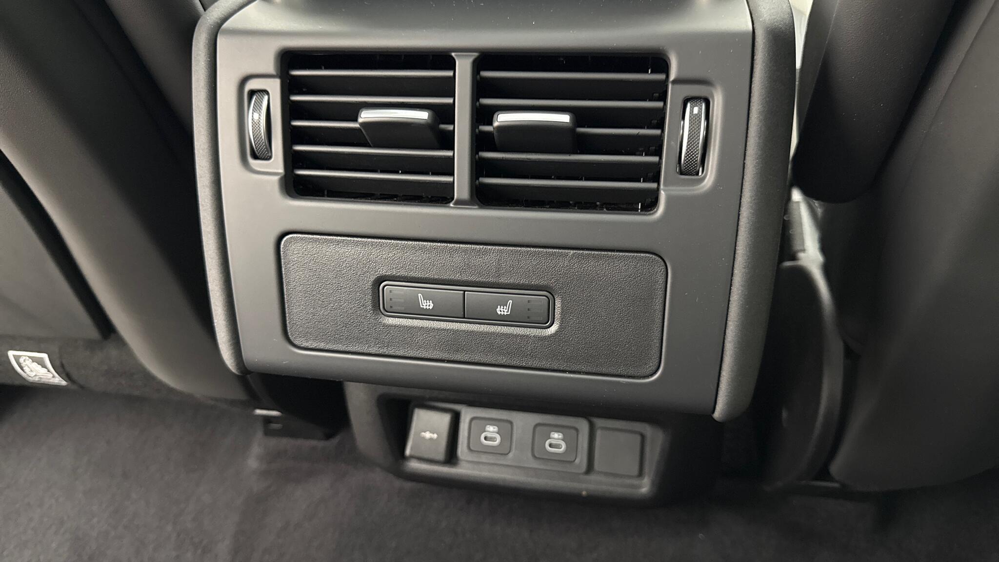 Land Rover Discovery view 18