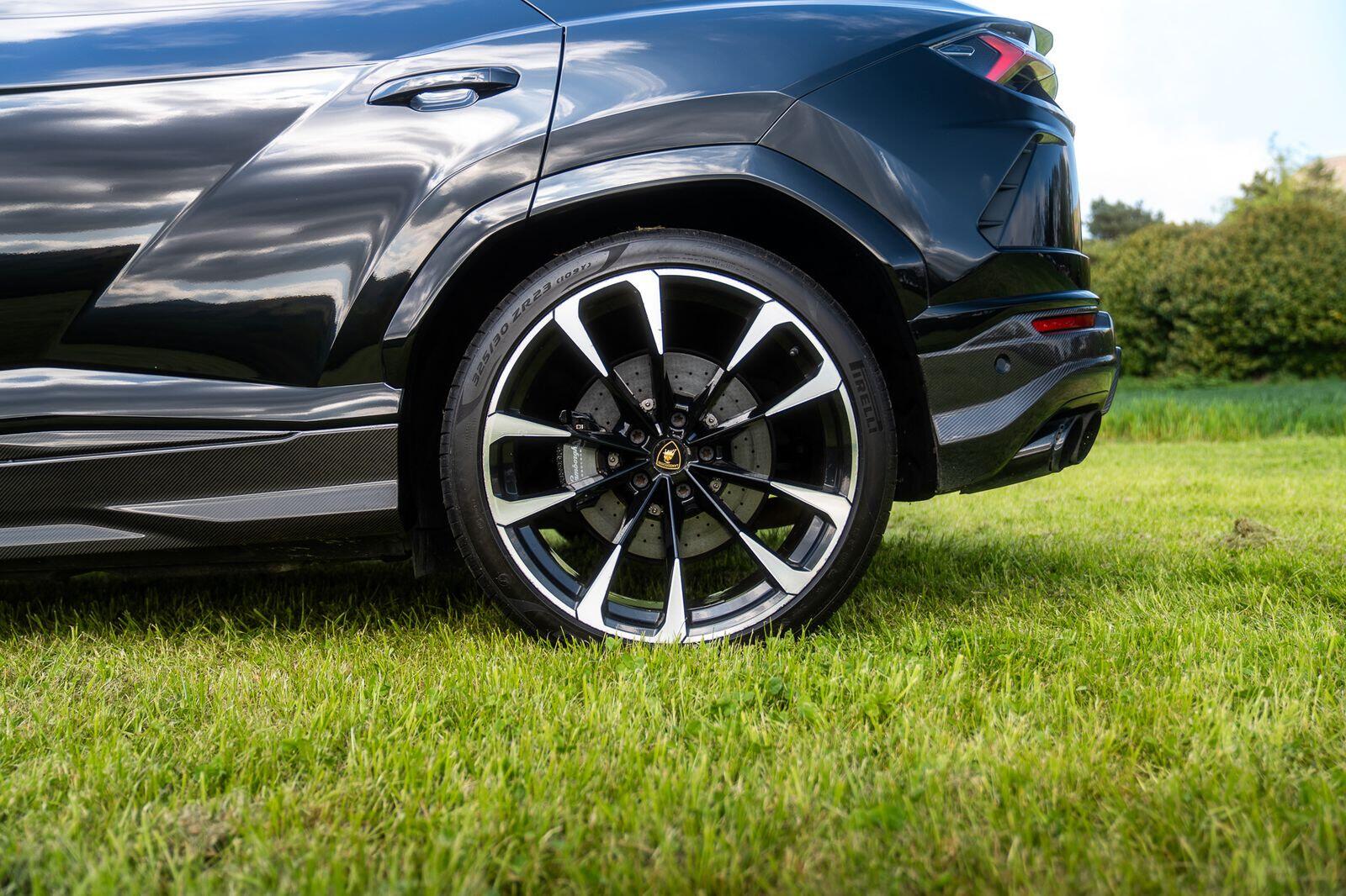 Lamborghini Urus view 19