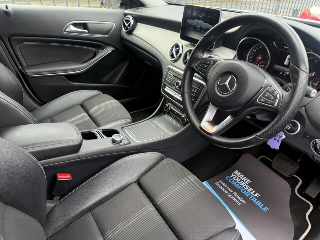 Mercedes-Benz Gla view 13