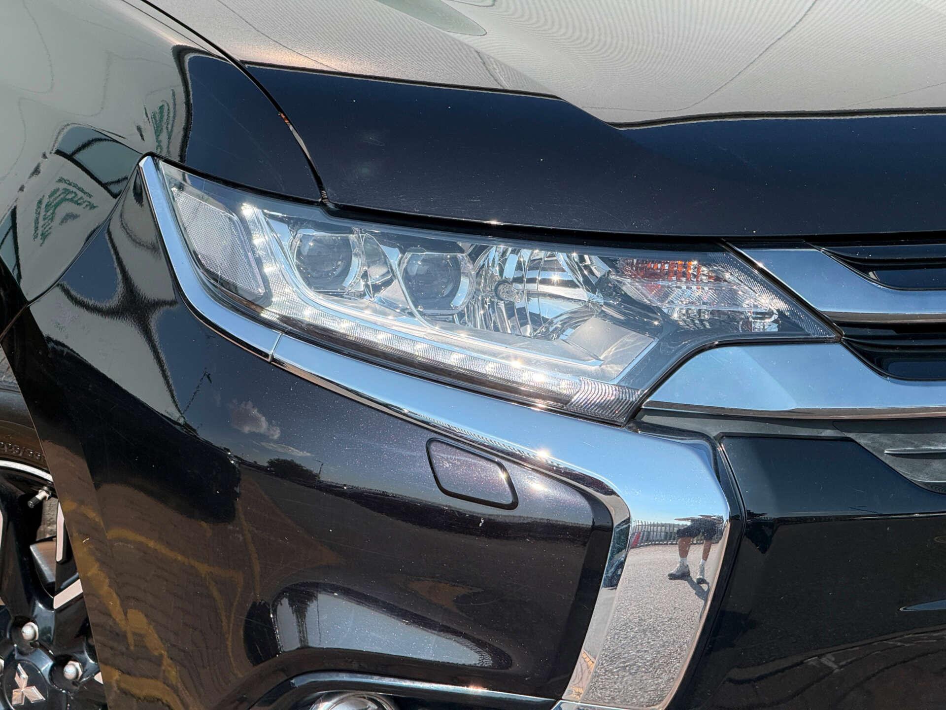 Mitsubishi Outlander view 12