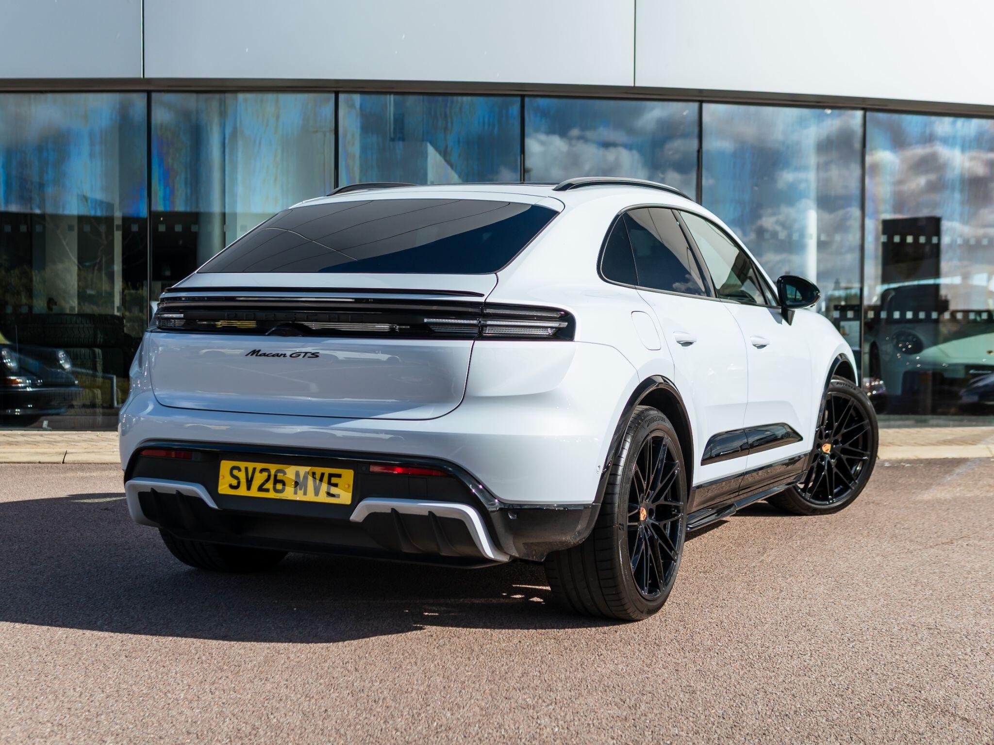 Porsche Macan view 9