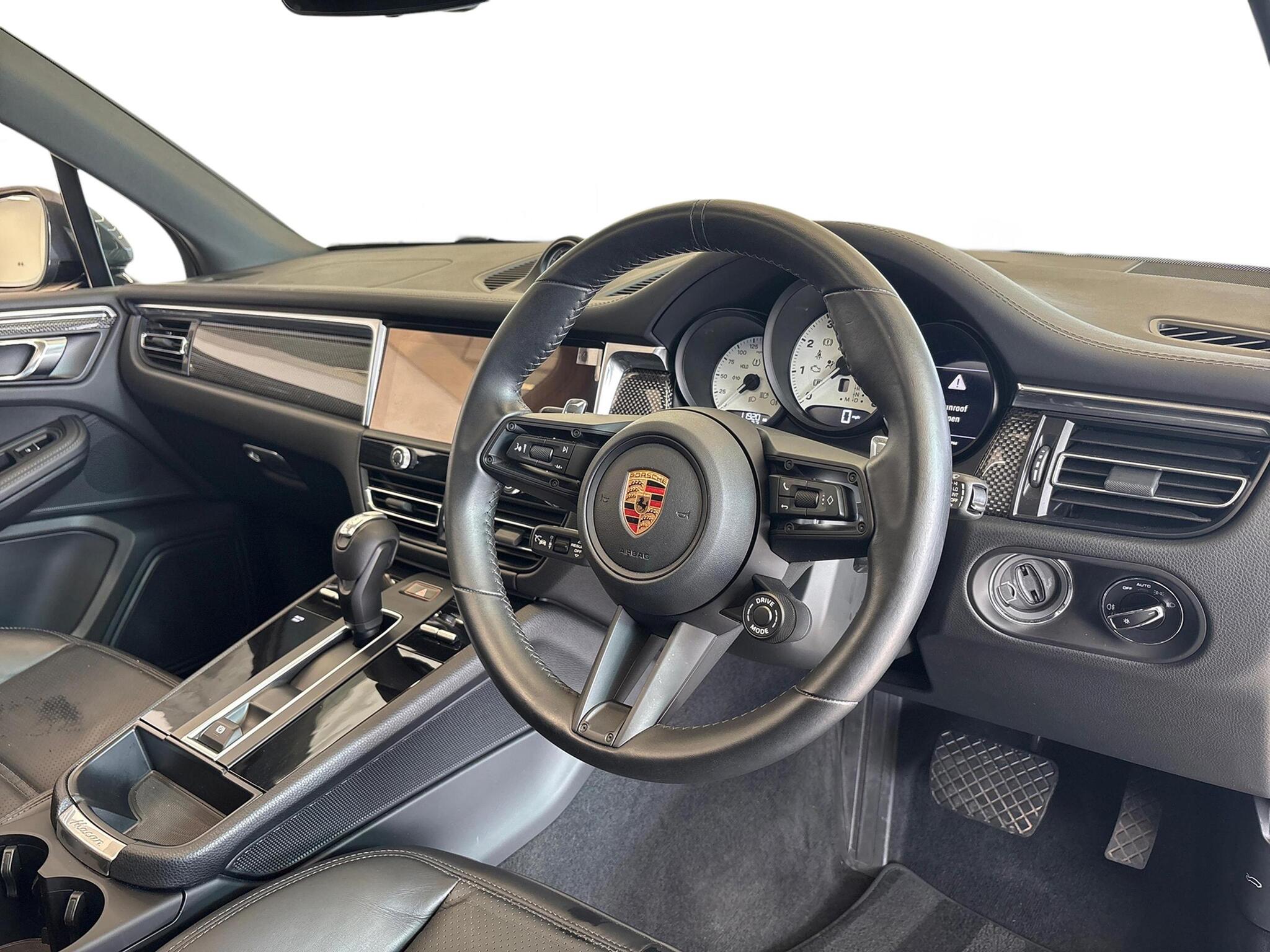 Porsche Macan view 9