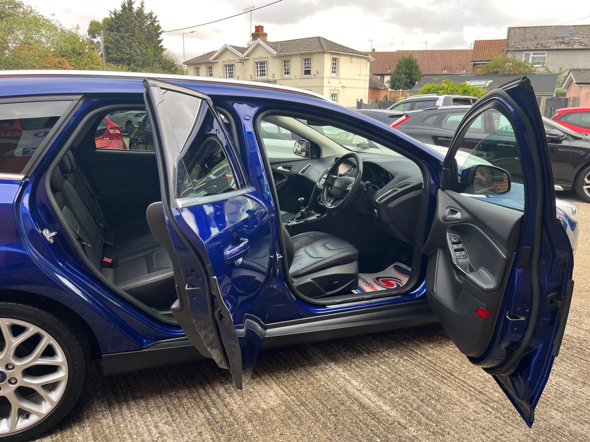 Ford Focus view 25