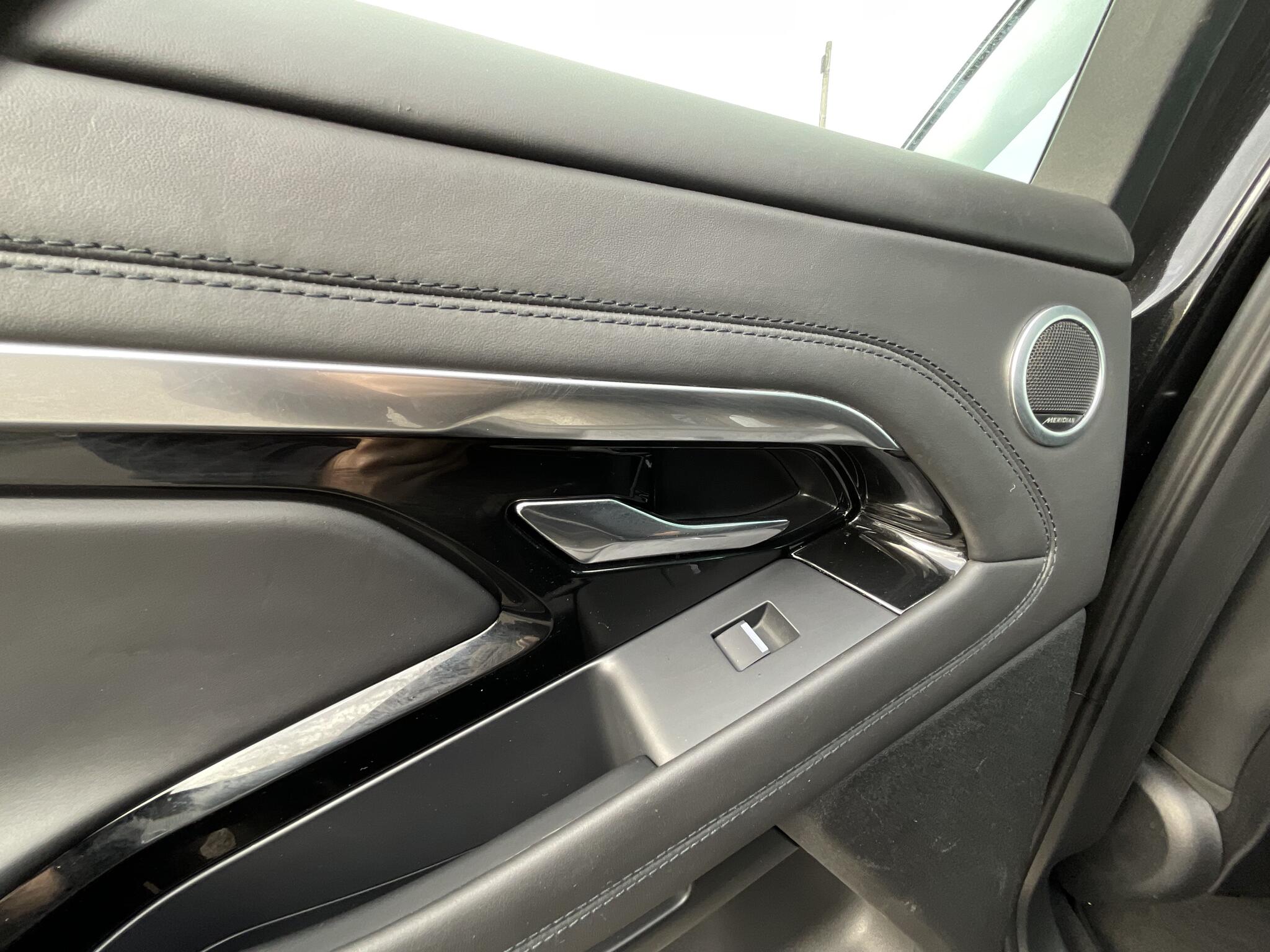 Land Rover Range Rover Evoque view 18