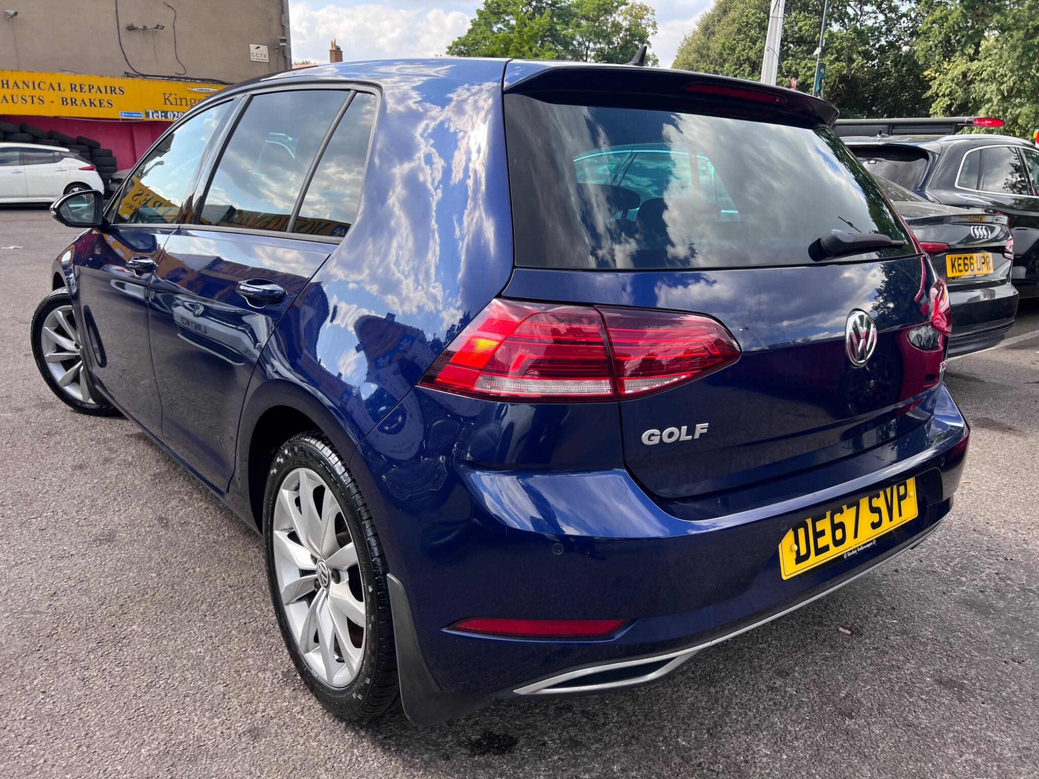 Volkswagen Golf view 14