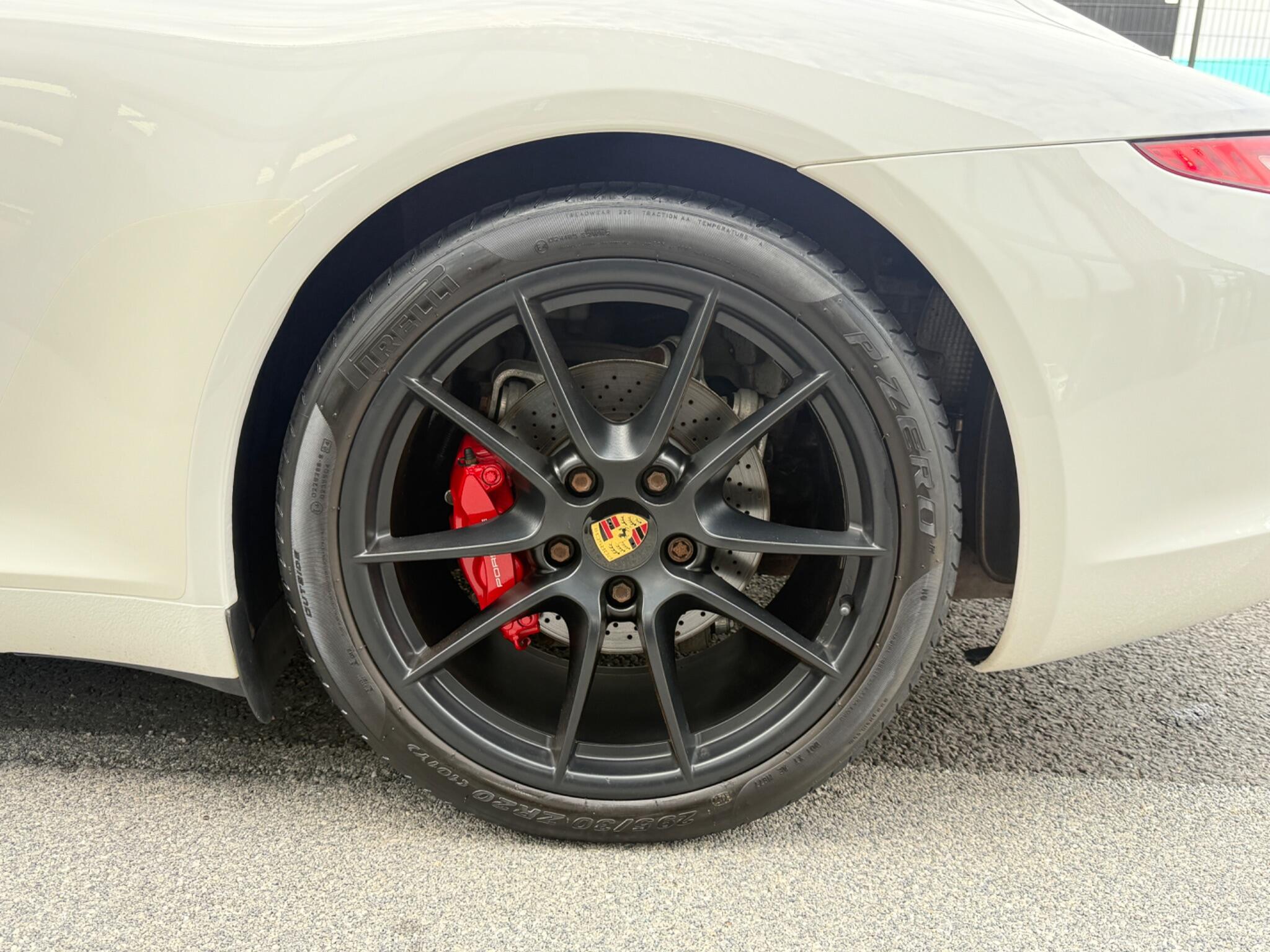 Porsche 911 view 13