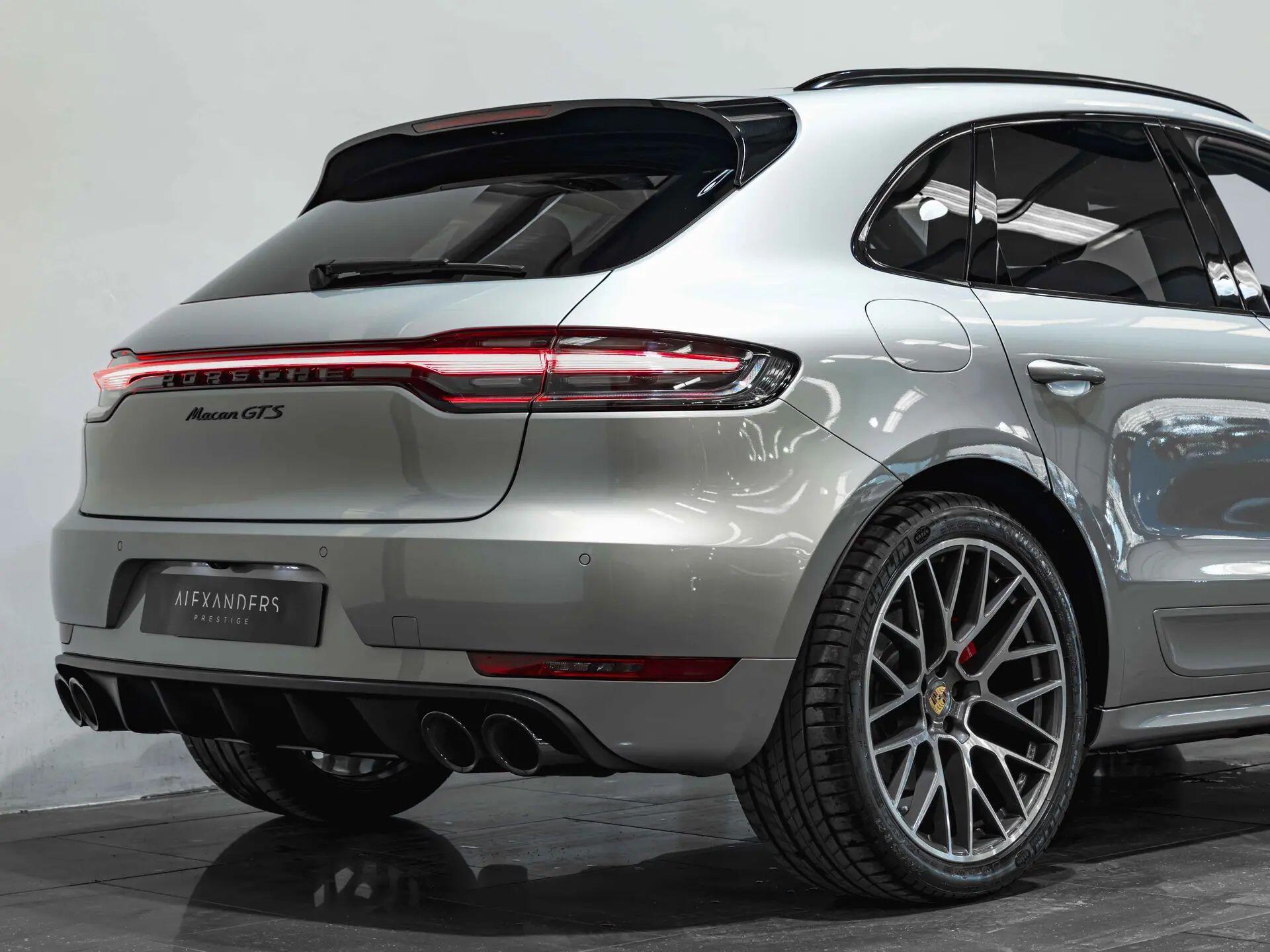 Porsche Macan view 13