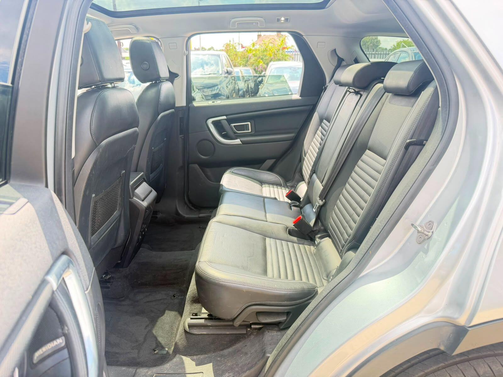 Land Rover Discovery Sport view 17