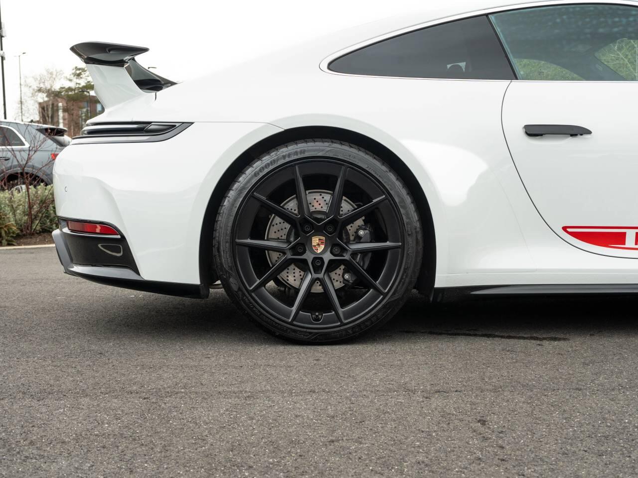 Porsche 911 view 11