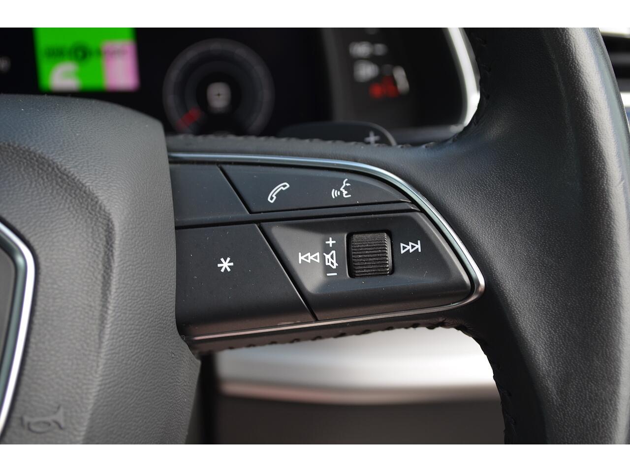 Audi Q7 view 28