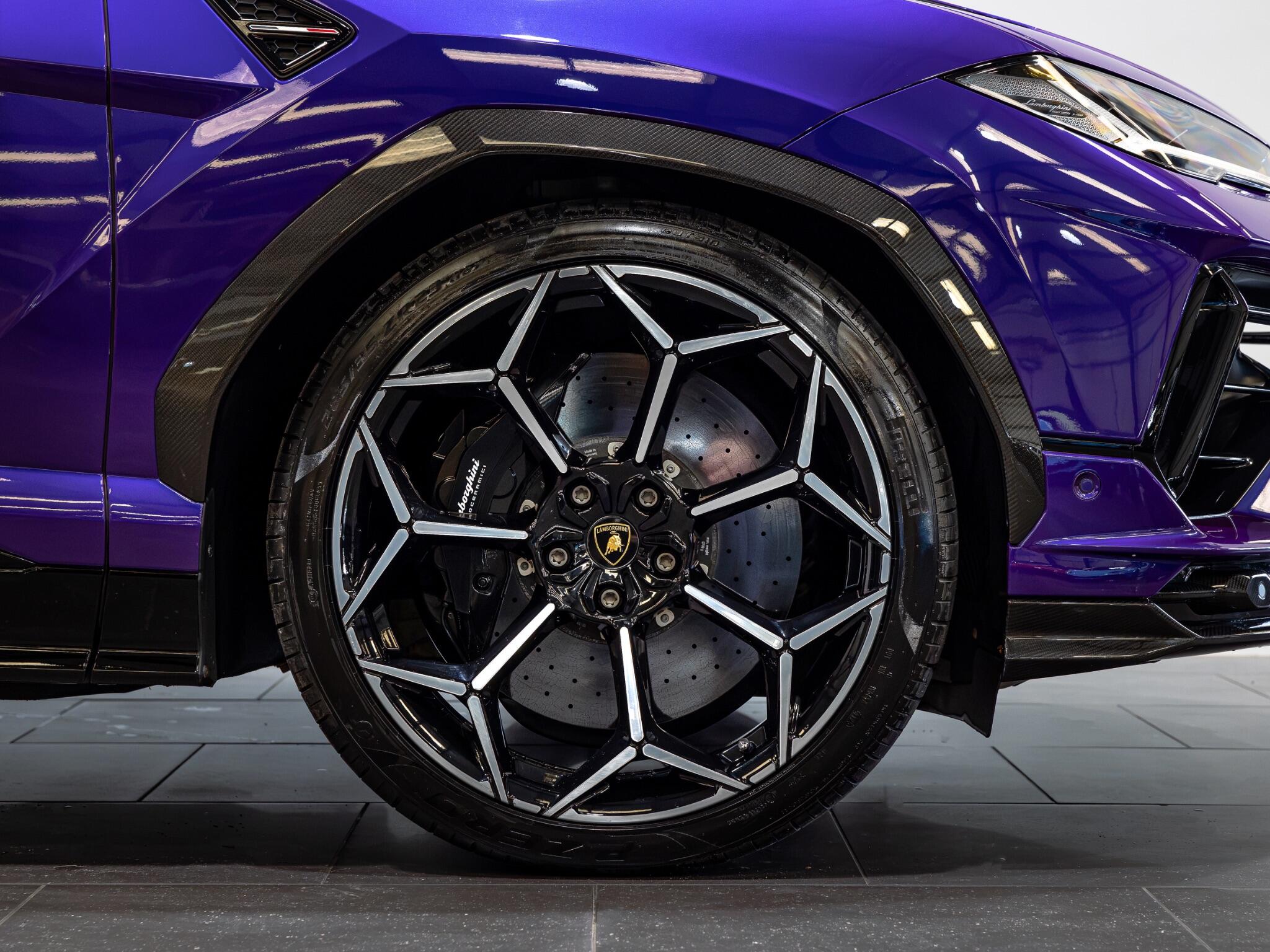 Lamborghini Urus view 4