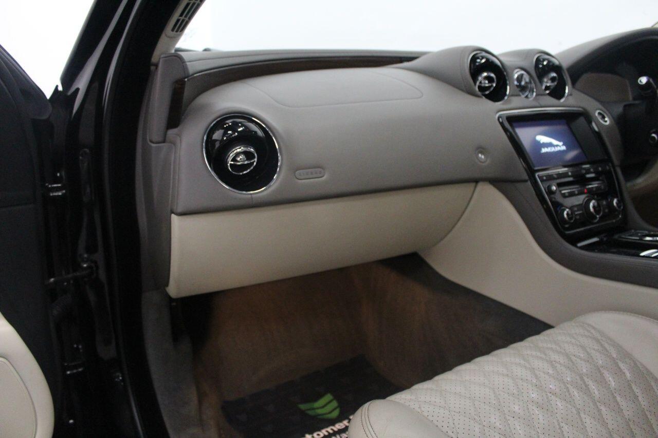Jaguar XJ view 34