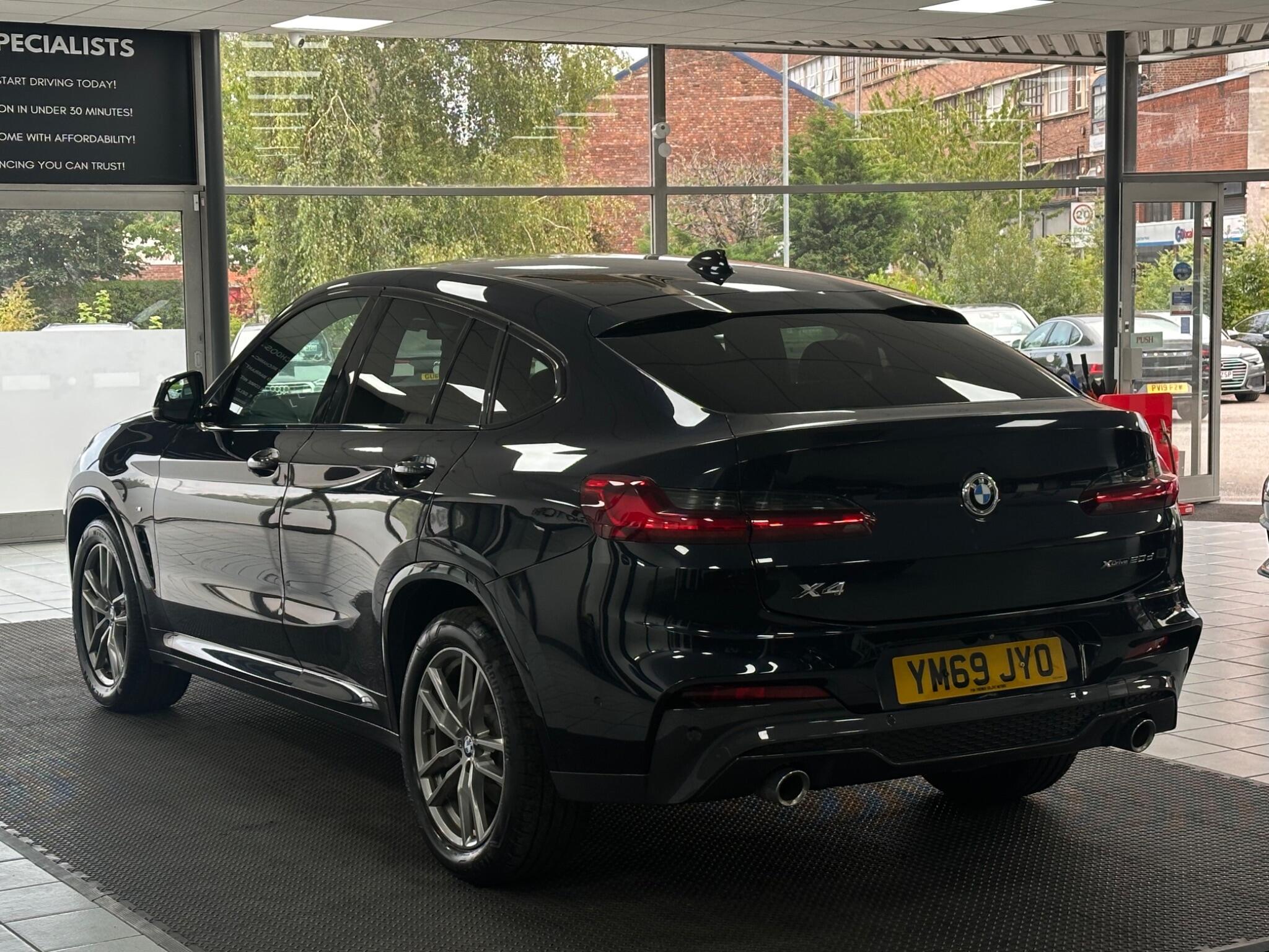 BMW X4 view 9