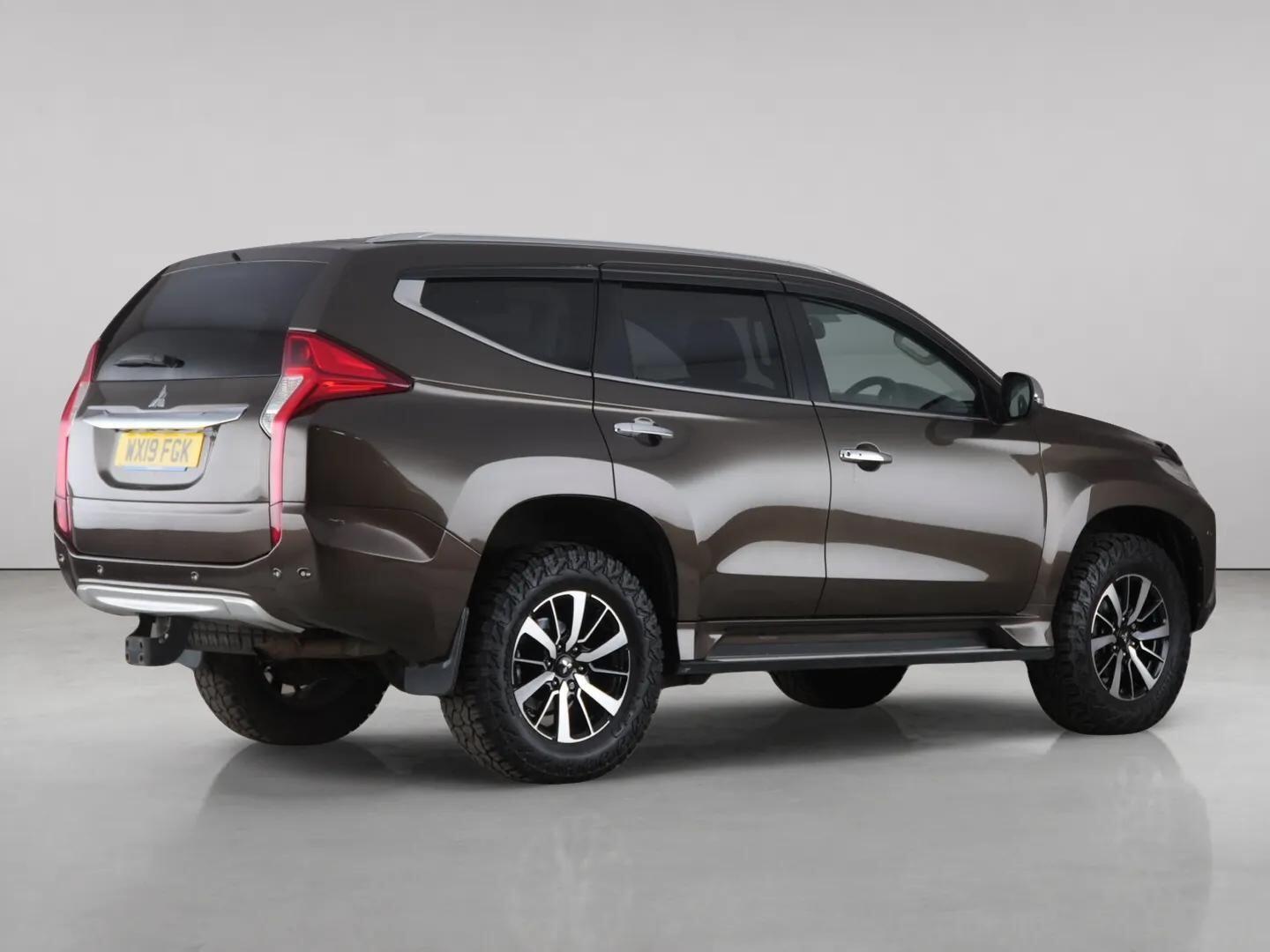 Mitsubishi Shogun Sport view 8