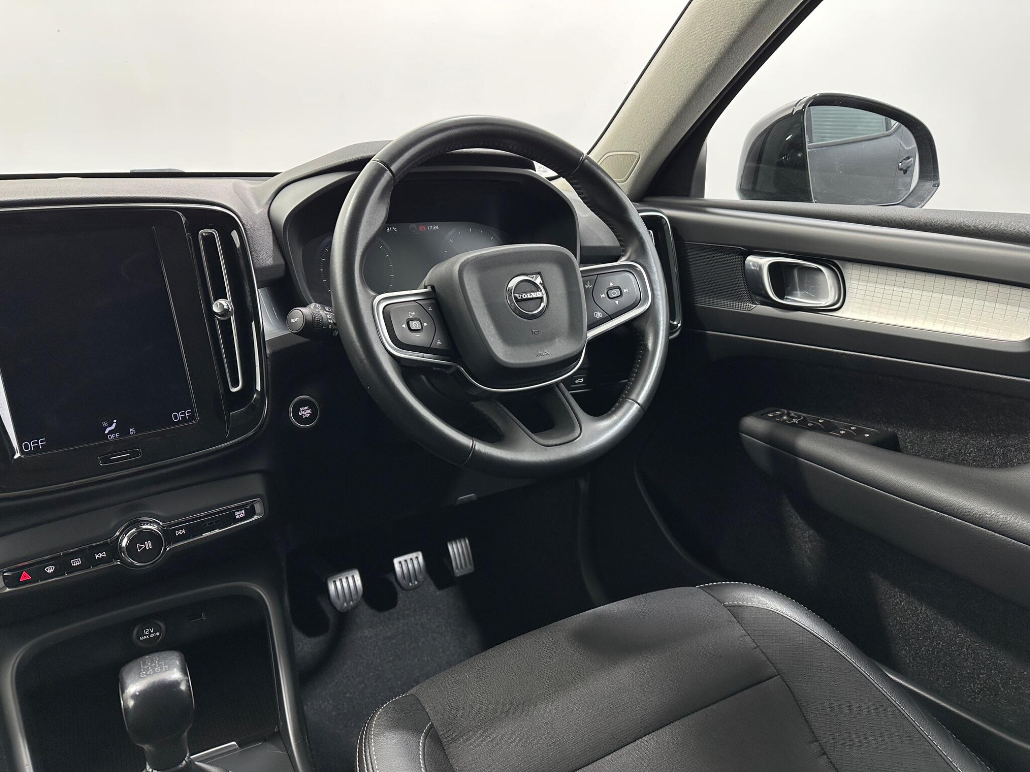 Volvo XC40 view 12