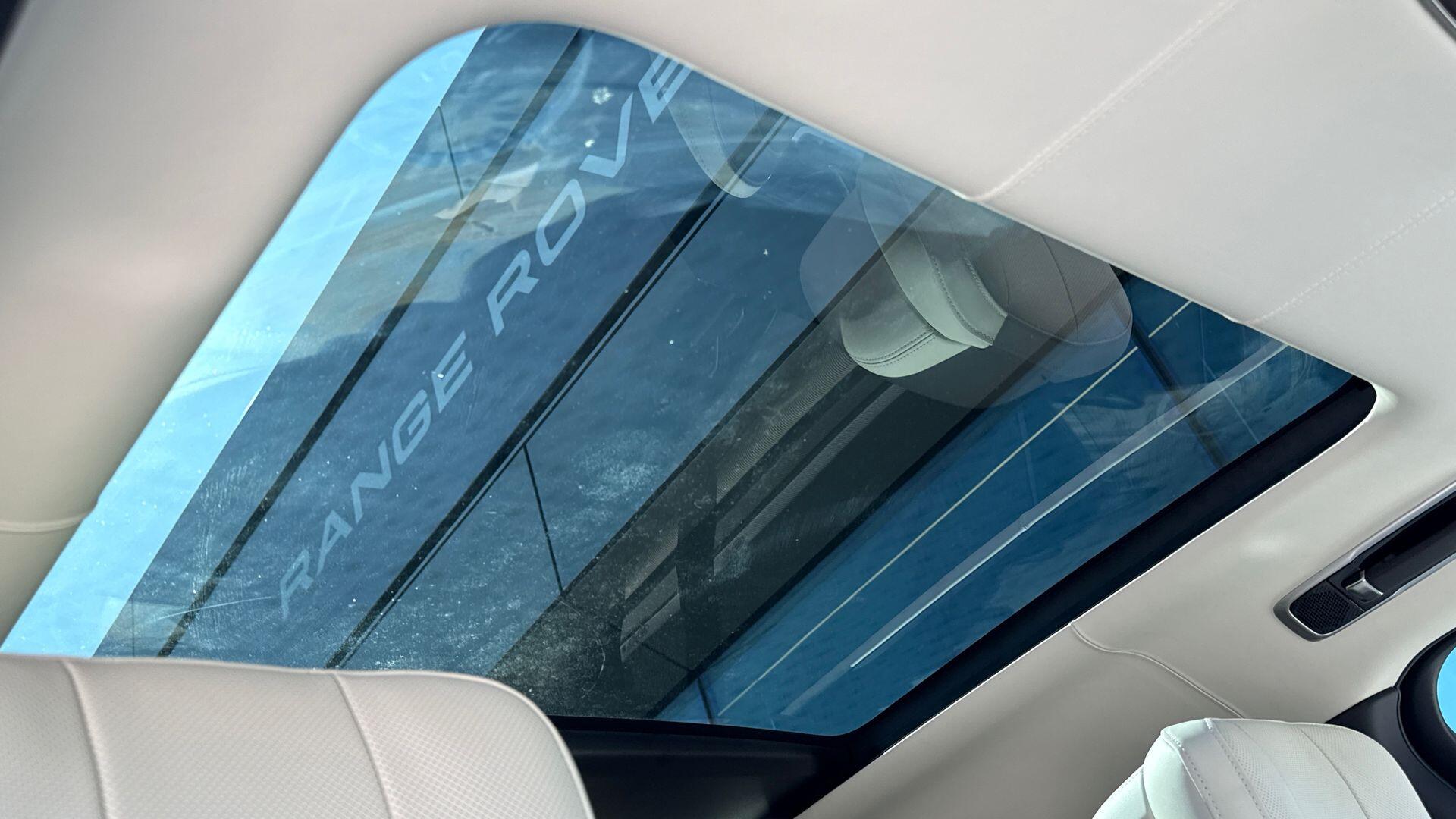Land Rover Range Rover view 22