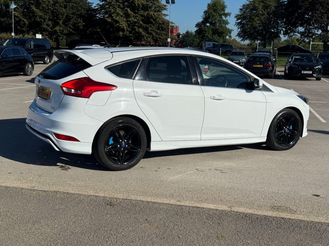 Ford Focus view 23