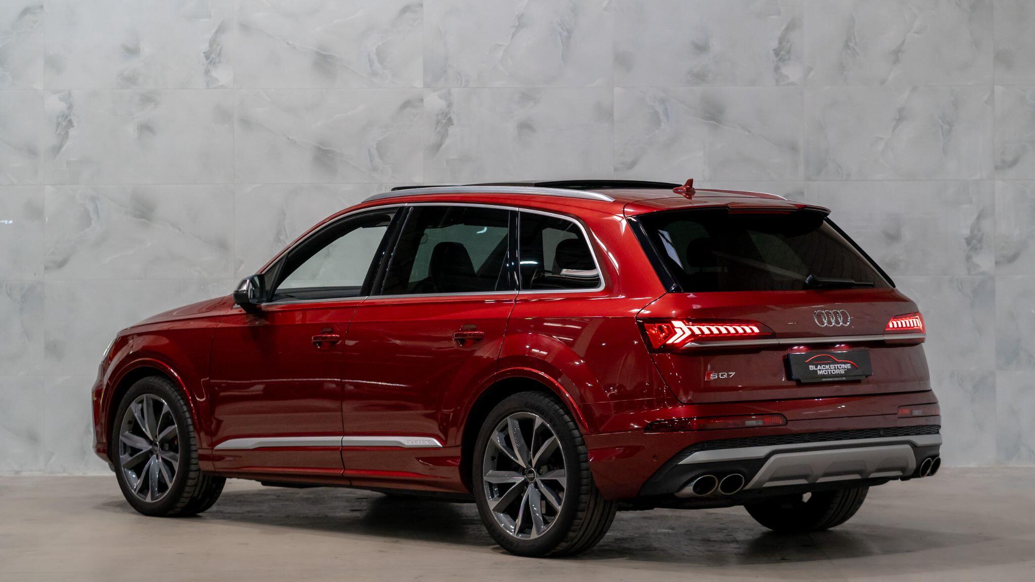 Audi SQ7 view 6