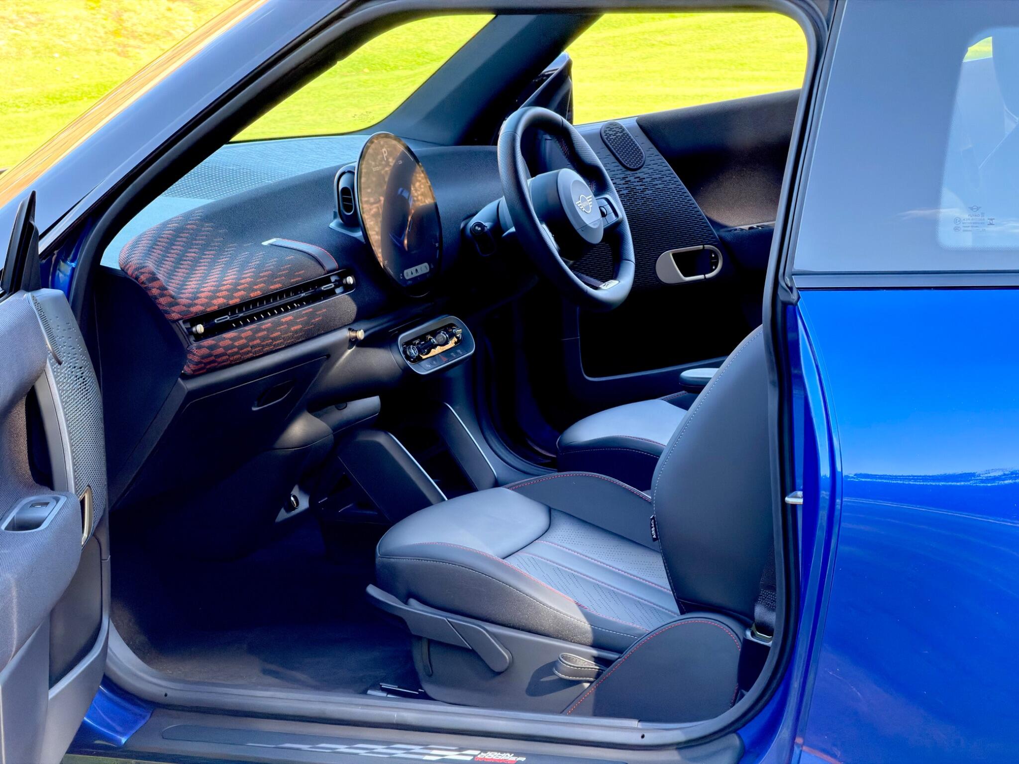 Mini Hatch view 16