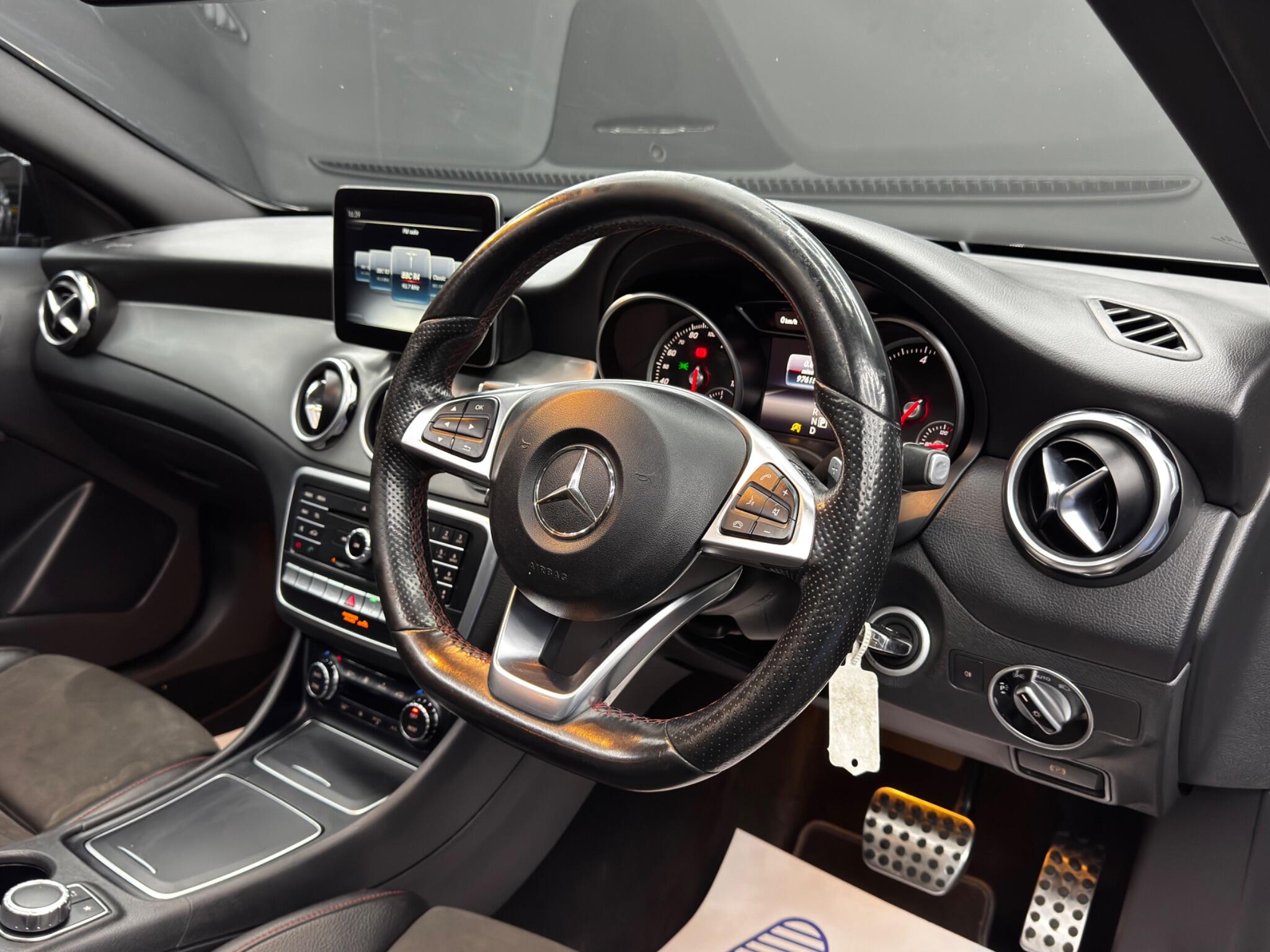 Mercedes-Benz GLA view 9