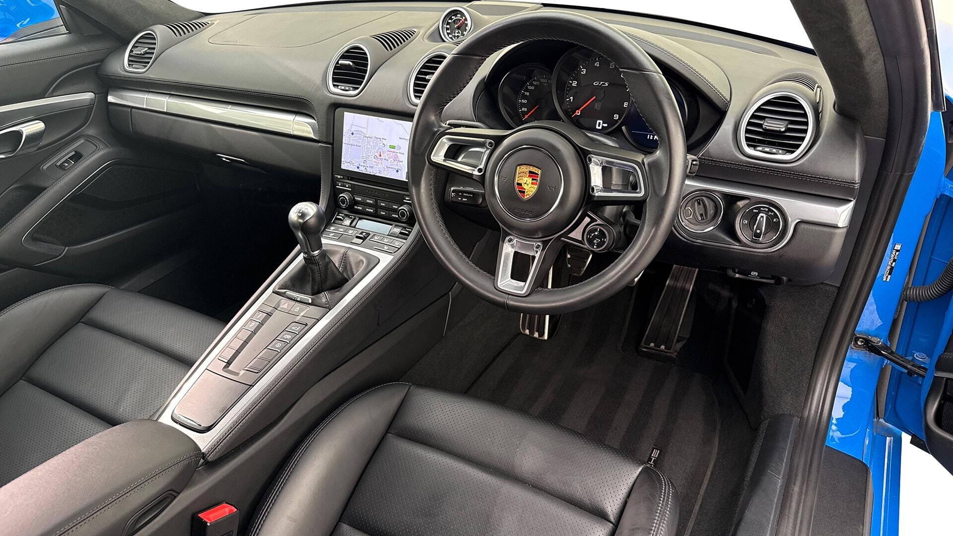 Porsche Cayman view 10