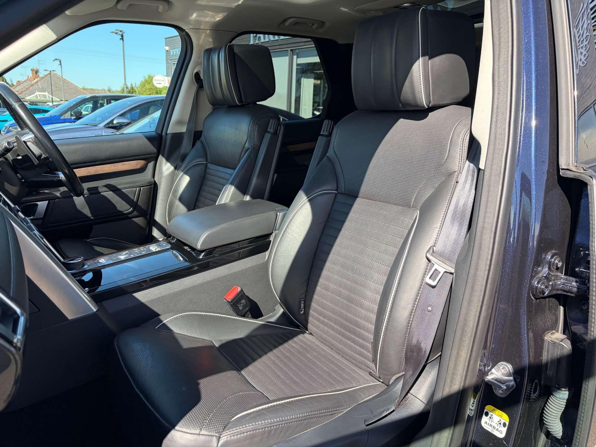Land Rover Discovery 3 view 17