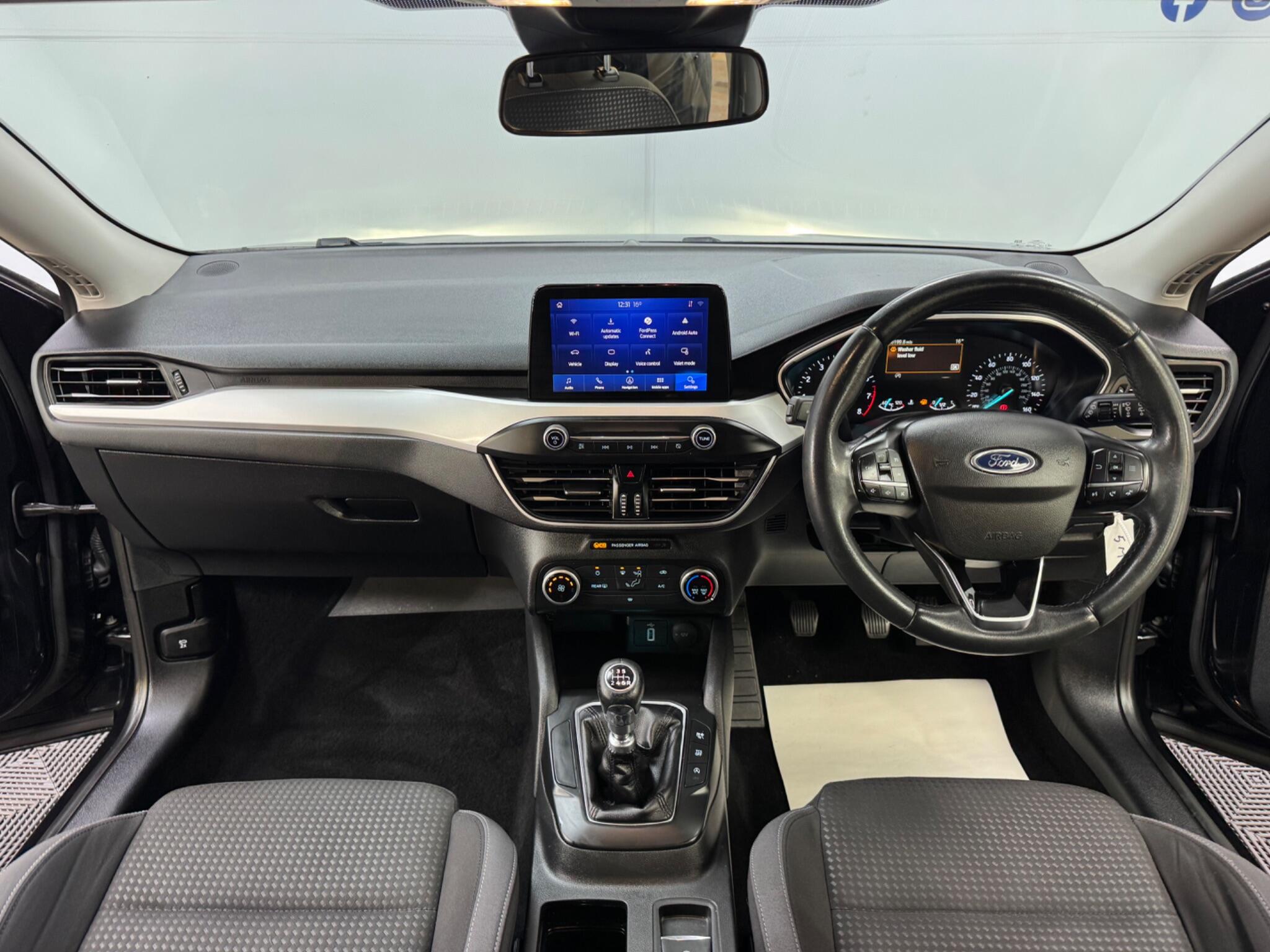 Ford Focus view 4